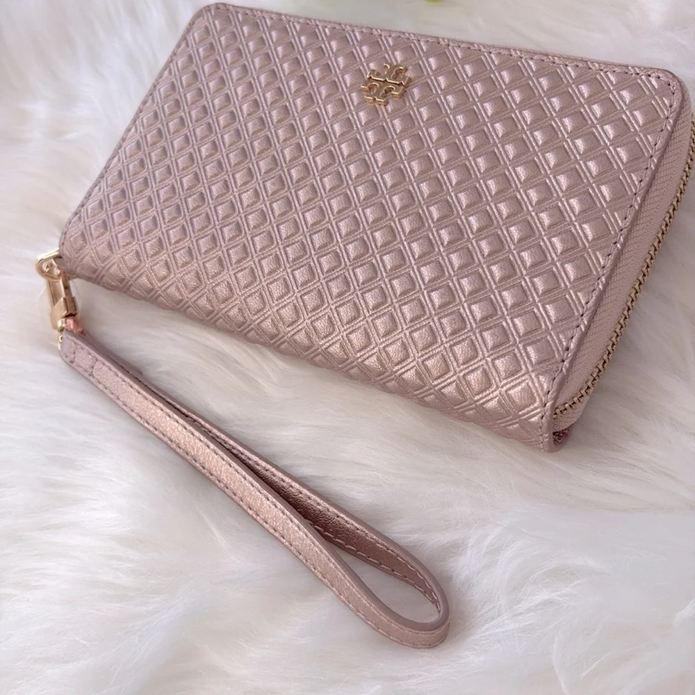 Tory Burch Metallic Rose Gold Quilted Wristlet‎